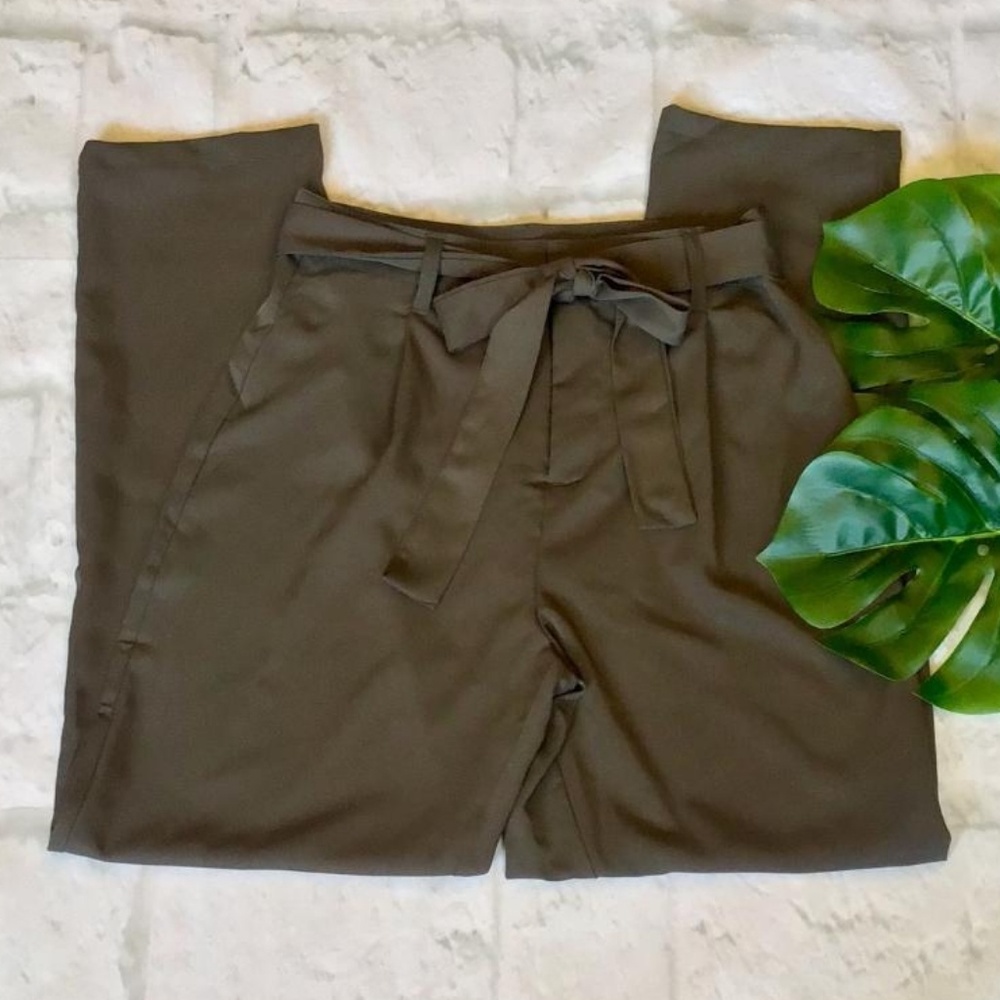 🌿FOREVER 21🌿Dark Olive Paper Bag Ankle Pants - Picture 2 of 8